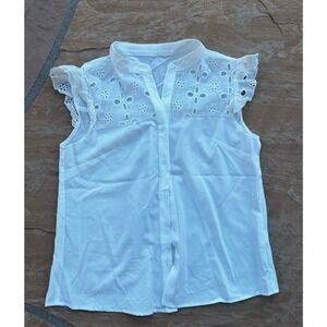 White Eyelet Women’s Button Front Blouse Sleeve Less White M Medium CL